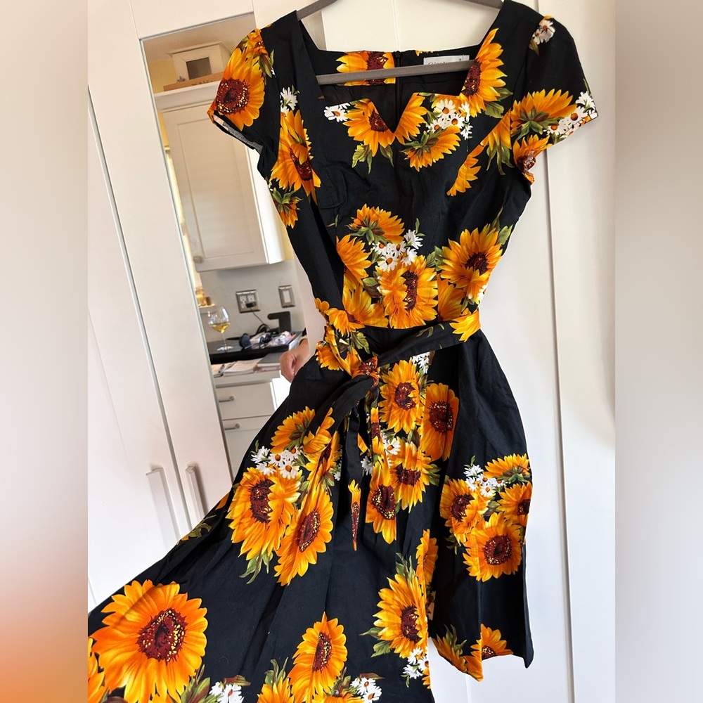 Like NEW! Classic Tea Dress Short Sleeve Swing Cocktail Party Dress with Pockets - Picture 5 of 7